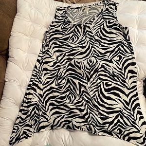 Urban rebel brand size 1x black and white long shirt